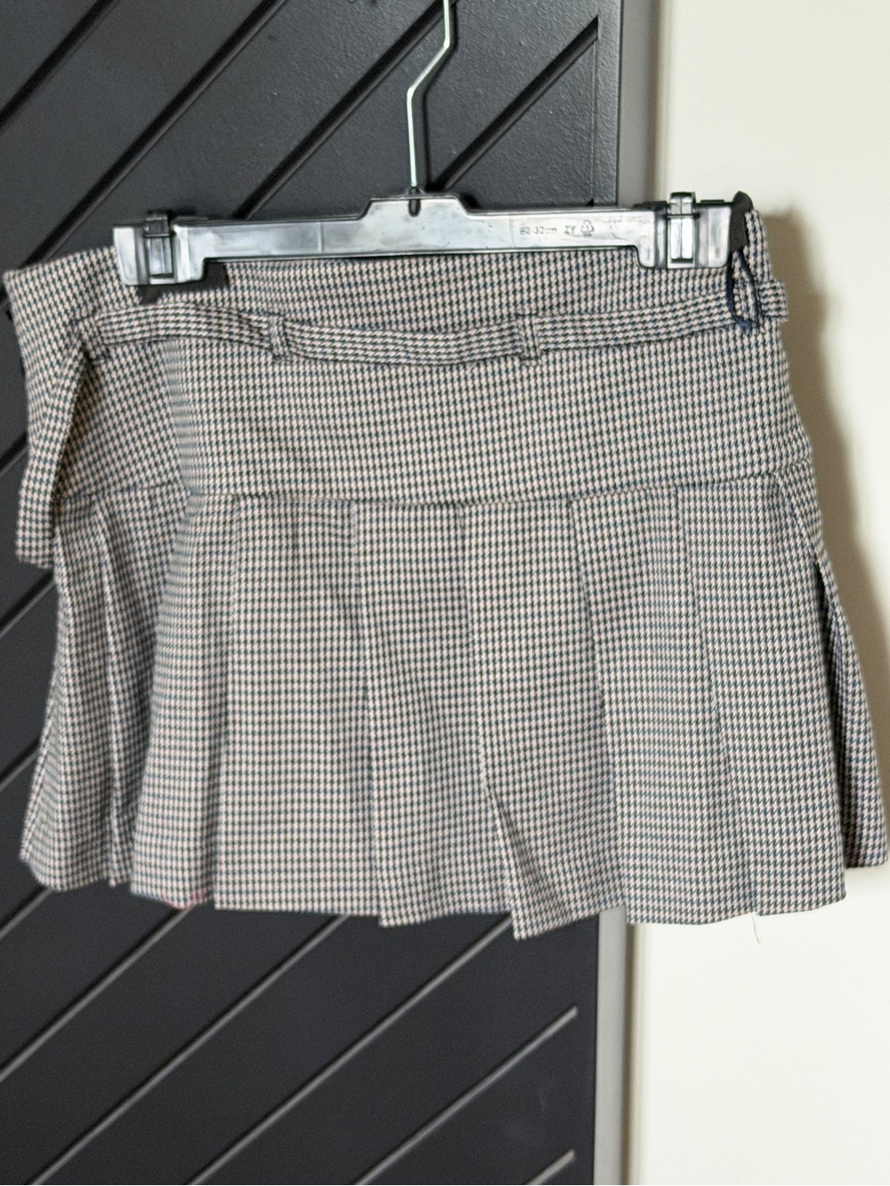 Mango skirt. Size S. Excellent condition! Perfect fall skirt! - Picture 3 of 4
